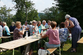 Nachfeier des Mährisch-Neustädter Wachsstockfestes an der Weingartenkapelle (Foto: Karl-Franz Thiede)